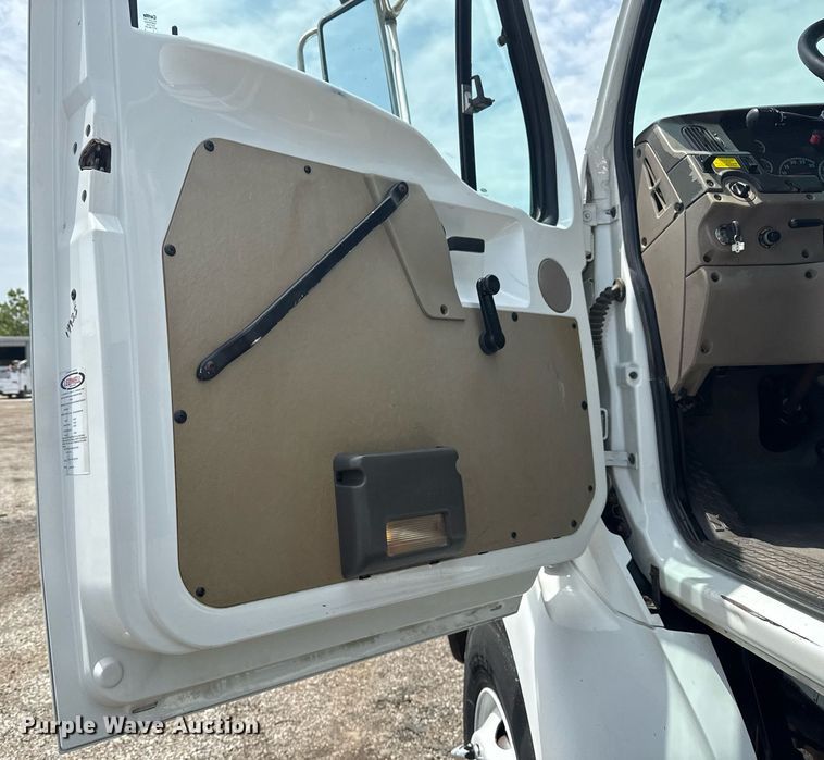 image for item EG6044 2003 Sterling L9500 water truck