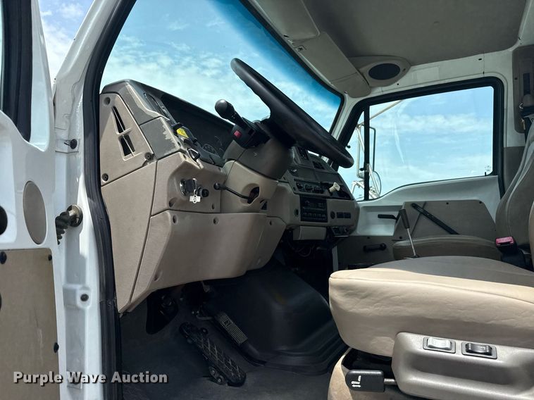 image for item EG6044 2003 Sterling L9500 water truck