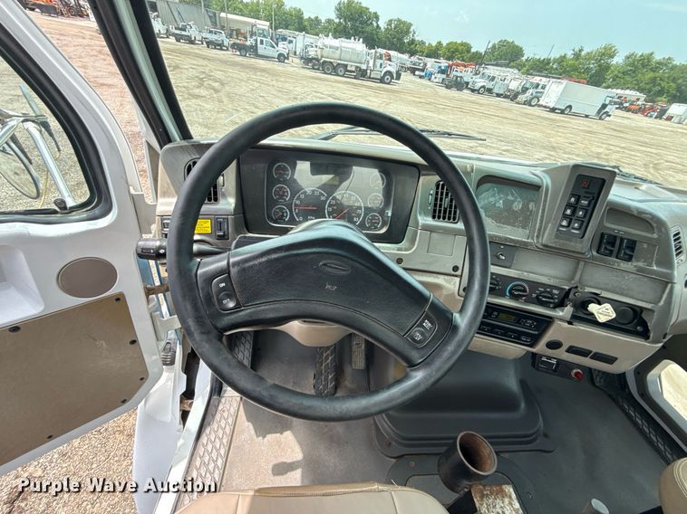 image for item EG6044 2003 Sterling L9500 water truck