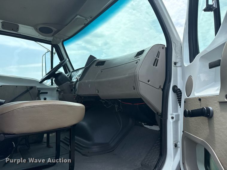 image for item EG6044 2003 Sterling L9500 water truck