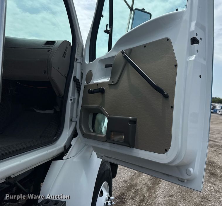 image for item EG6044 2003 Sterling L9500 water truck