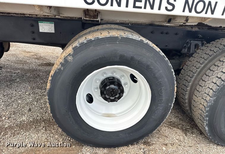 image for item EG6044 2003 Sterling L9500 water truck