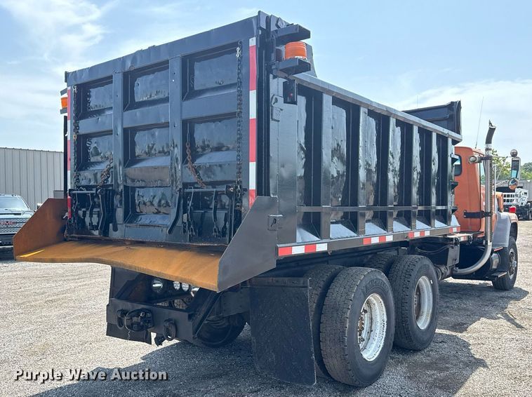 image for item EG6047 1994 Ford LNT8000 dump truck