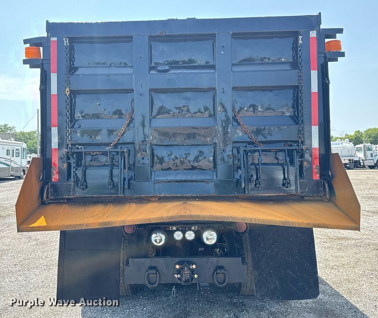 image for item EG6047 1994 Ford LNT8000 dump truck