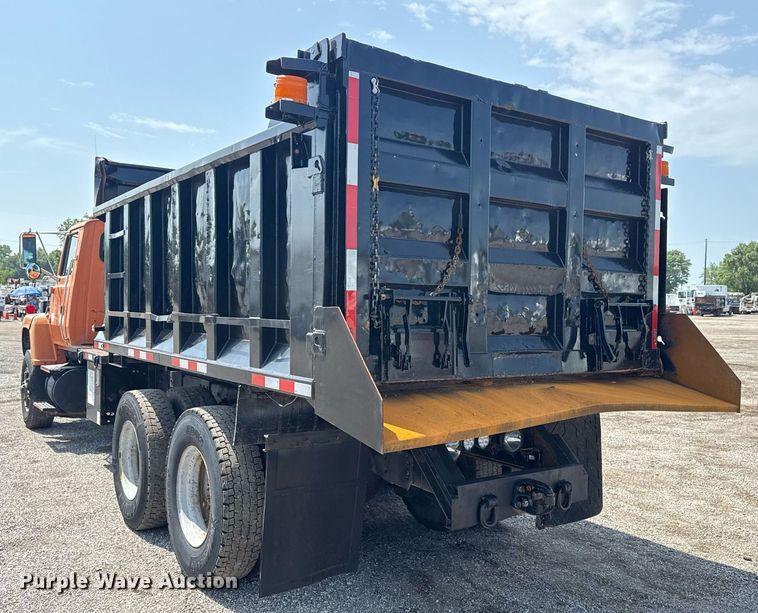 image for item EG6047 1994 Ford LNT8000 dump truck