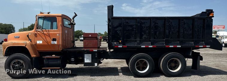 image for item EG6047 1994 Ford LNT8000 dump truck