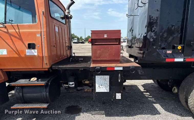 image for item EG6047 1994 Ford LNT8000 dump truck