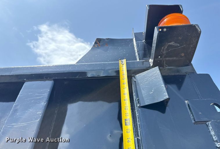 image for item EG6047 1994 Ford LNT8000 dump truck