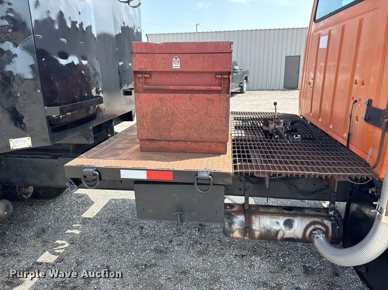 image for item EG6047 1994 Ford LNT8000 dump truck