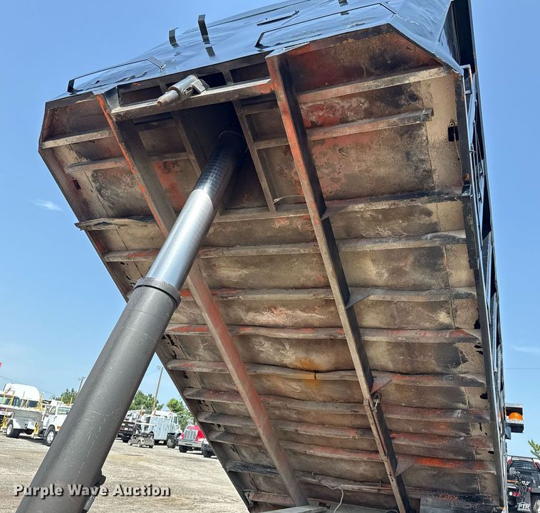 image for item EG6047 1994 Ford LNT8000 dump truck