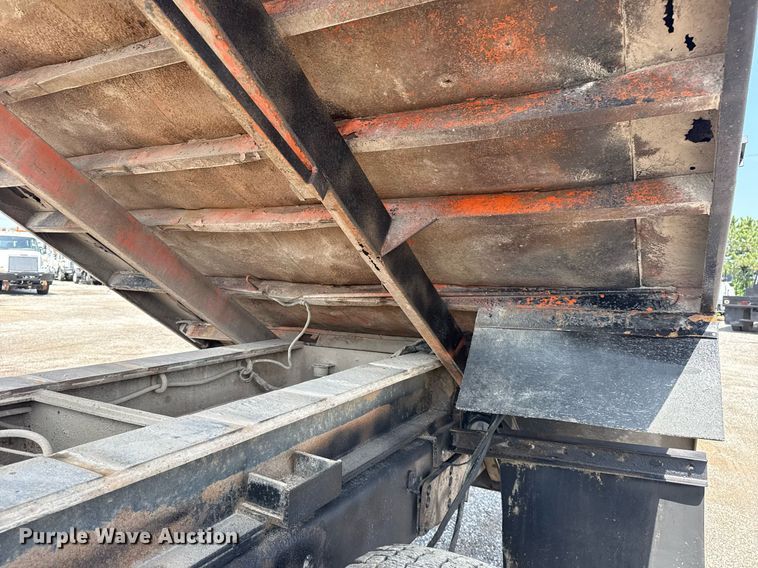 image for item EG6047 1994 Ford LNT8000 dump truck