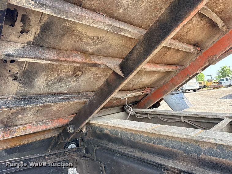 image for item EG6047 1994 Ford LNT8000 dump truck