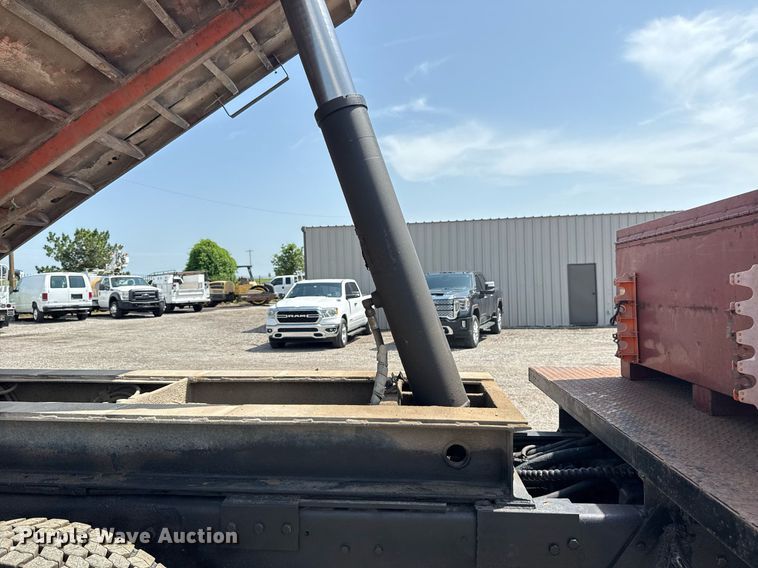 image for item EG6047 1994 Ford LNT8000 dump truck