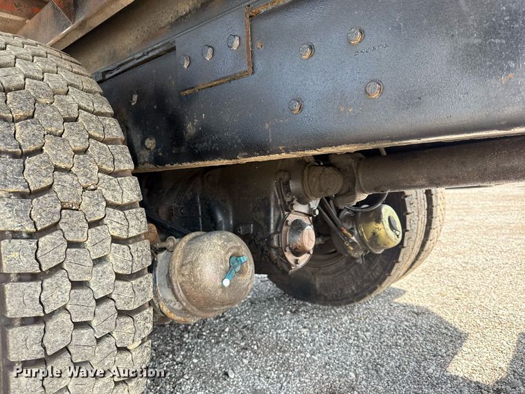 image for item EG6047 1994 Ford LNT8000 dump truck