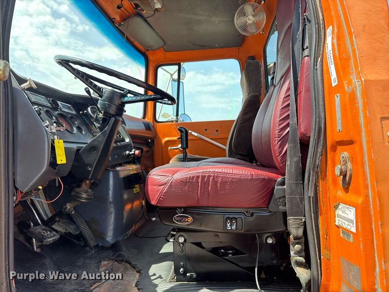 image for item EG6047 1994 Ford LNT8000 dump truck