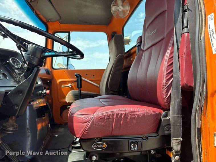 image for item EG6047 1994 Ford LNT8000 dump truck