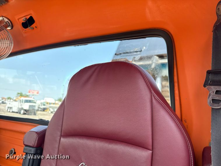 image for item EG6047 1994 Ford LNT8000 dump truck