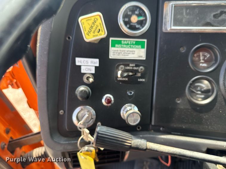 image for item EG6047 1994 Ford LNT8000 dump truck