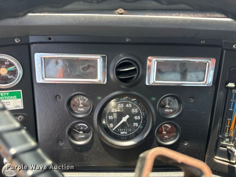 image for item EG6047 1994 Ford LNT8000 dump truck