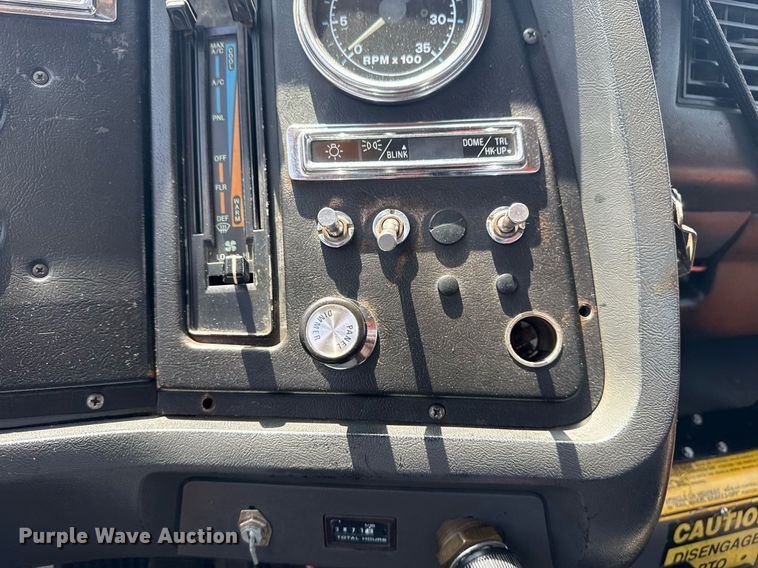 image for item EG6047 1994 Ford LNT8000 dump truck