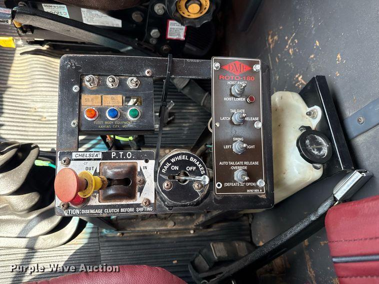 image for item EG6047 1994 Ford LNT8000 dump truck