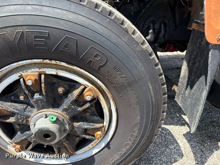 image for item EG6047 1994 Ford LNT8000 dump truck