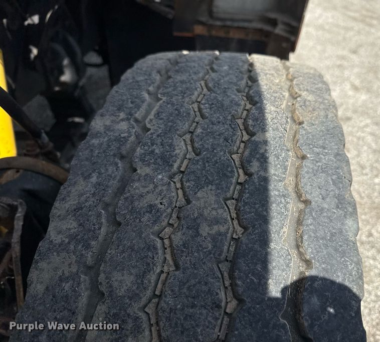 image for item EG6047 1994 Ford LNT8000 dump truck