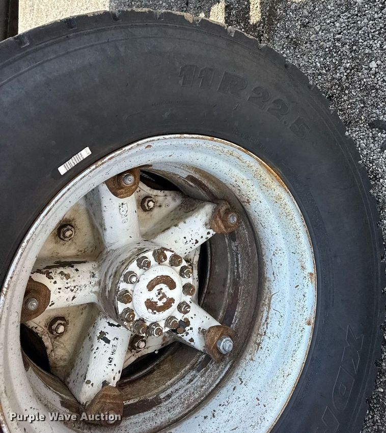 image for item EG6047 1994 Ford LNT8000 dump truck