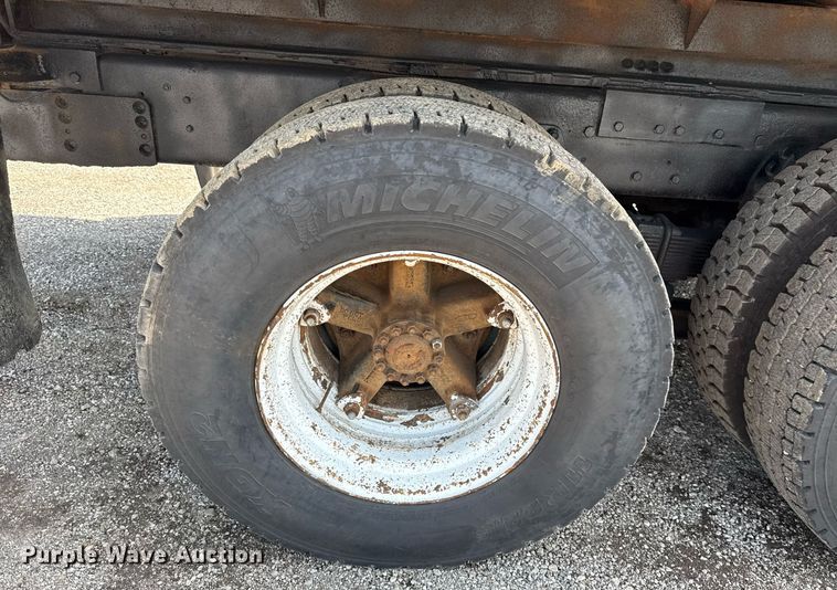 image for item EG6047 1994 Ford LNT8000 dump truck