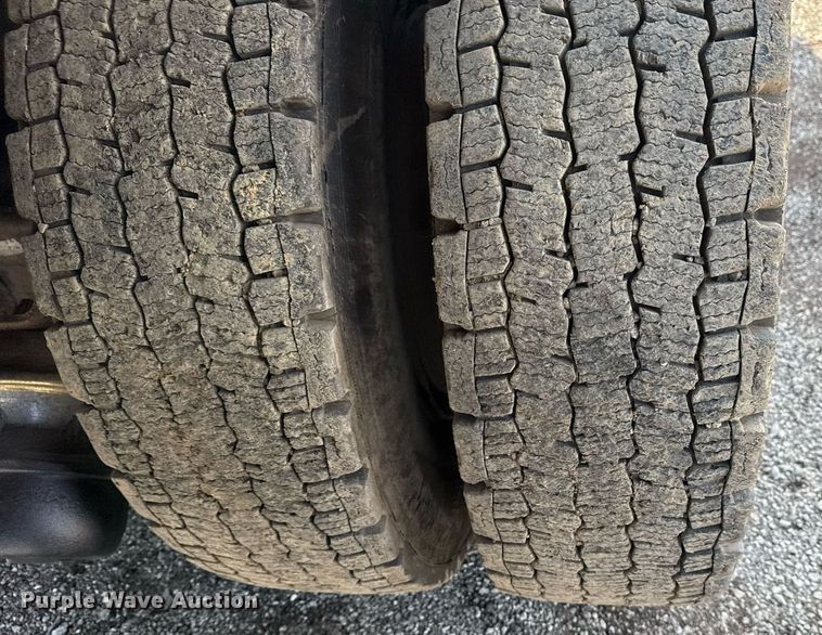 image for item EG6047 1994 Ford LNT8000 dump truck