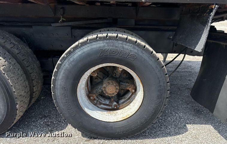 image for item EG6047 1994 Ford LNT8000 dump truck