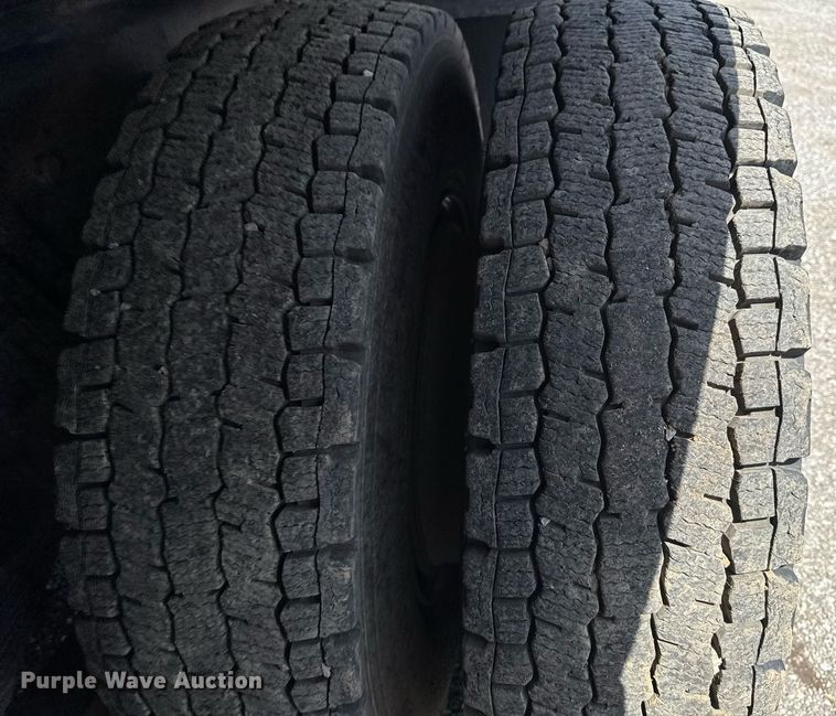 image for item EG6047 1994 Ford LNT8000 dump truck