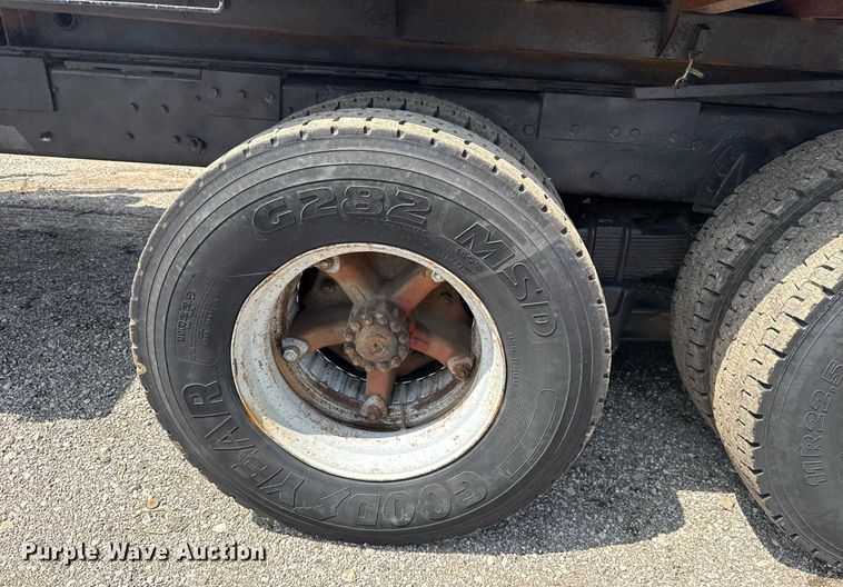 image for item EG6047 1994 Ford LNT8000 dump truck