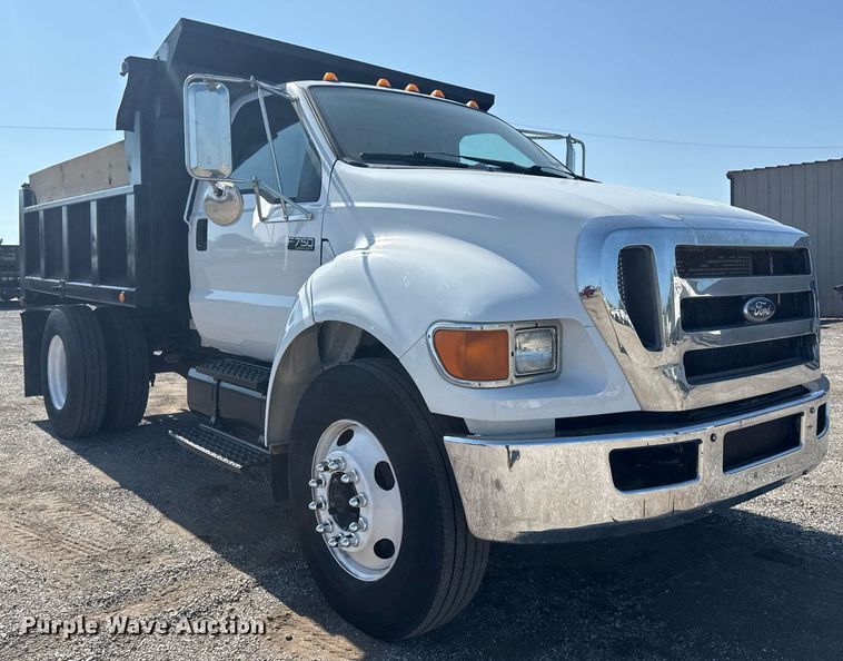 image for item EG6053 2005 Ford F750 Super Duty dump truck