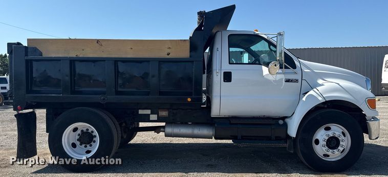 image for item EG6053 2005 Ford F750 Super Duty dump truck