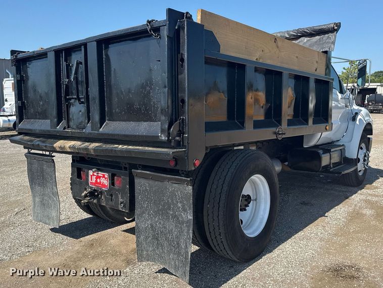 image for item EG6053 2005 Ford F750 Super Duty dump truck