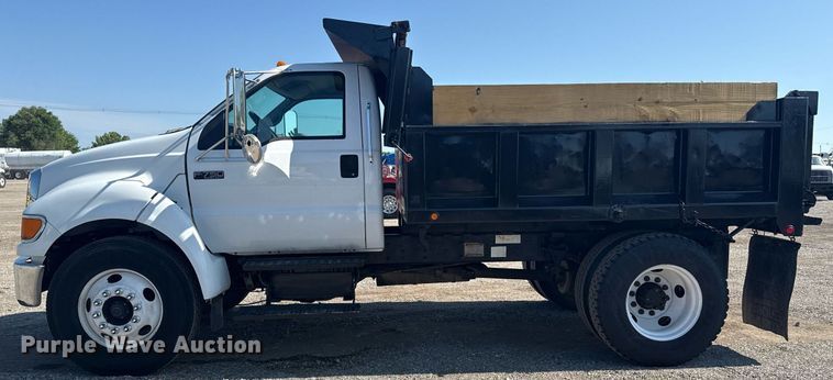 image for item EG6053 2005 Ford F750 Super Duty dump truck