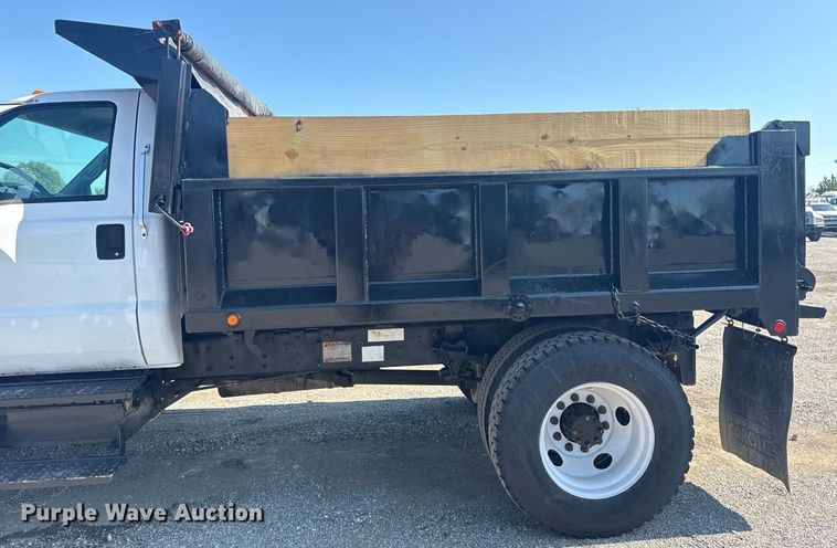 image for item EG6053 2005 Ford F750 Super Duty dump truck