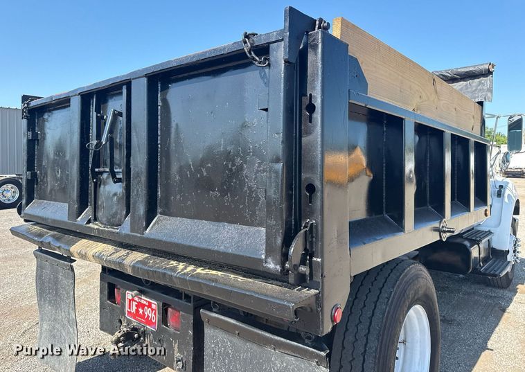 image for item EG6053 2005 Ford F750 Super Duty dump truck