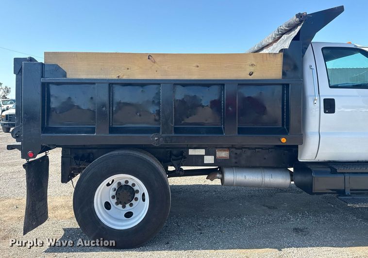 image for item EG6053 2005 Ford F750 Super Duty dump truck