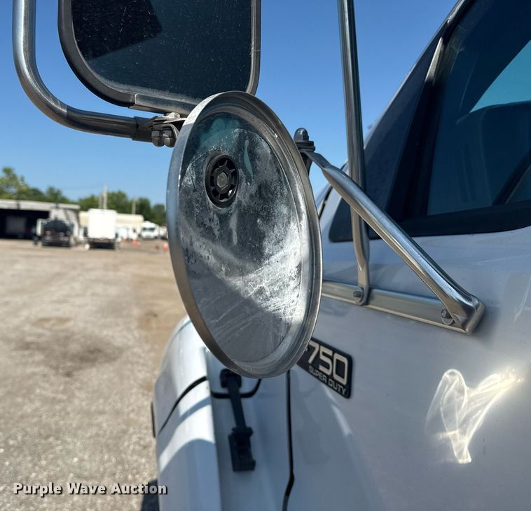 image for item EG6053 2005 Ford F750 Super Duty dump truck