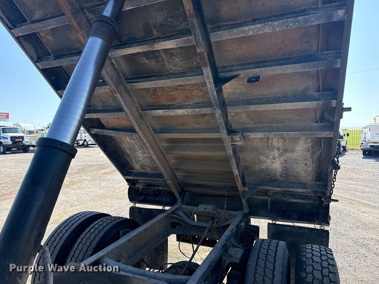 image for item EG6053 2005 Ford F750 Super Duty dump truck