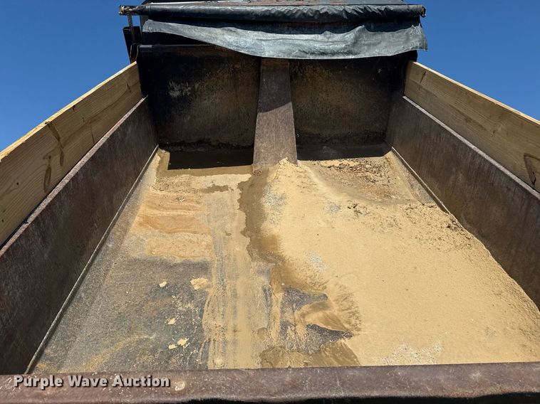 image for item EG6053 2005 Ford F750 Super Duty dump truck