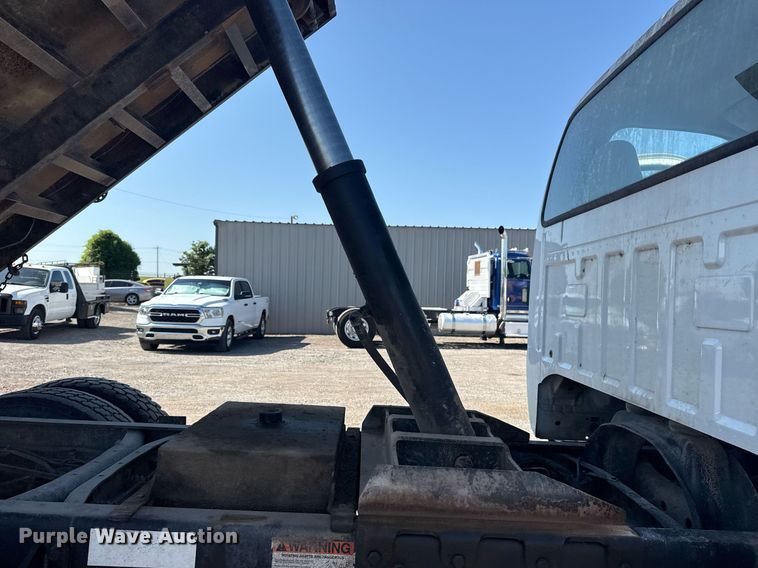 image for item EG6053 2005 Ford F750 Super Duty dump truck