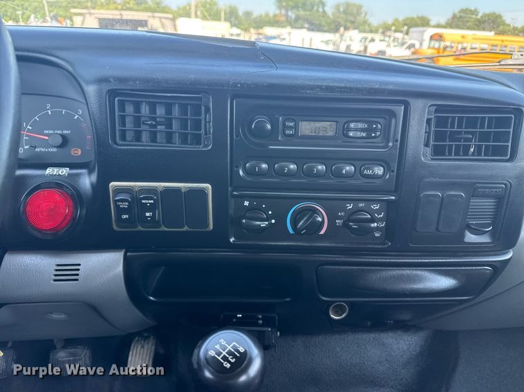 image for item EG6053 2005 Ford F750 Super Duty dump truck