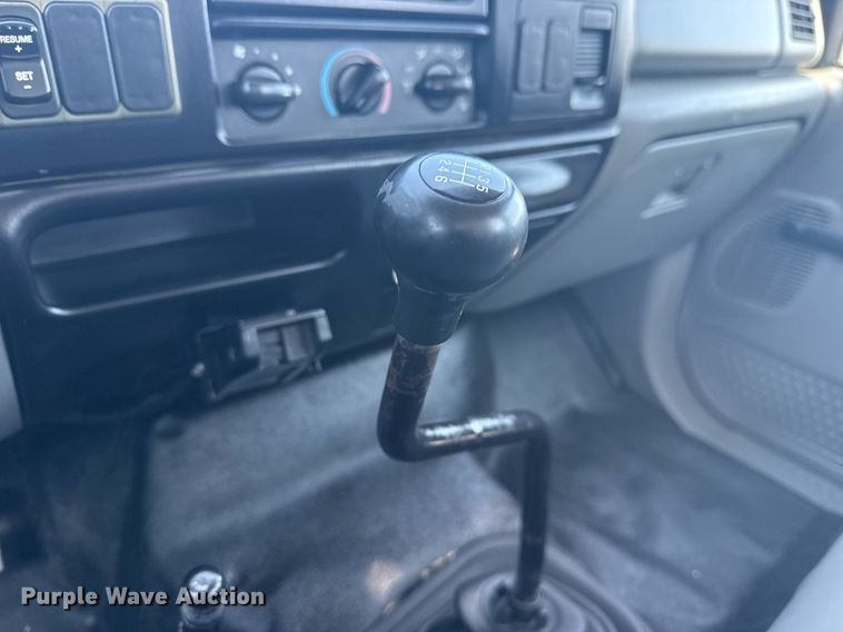 image for item EG6053 2005 Ford F750 Super Duty dump truck