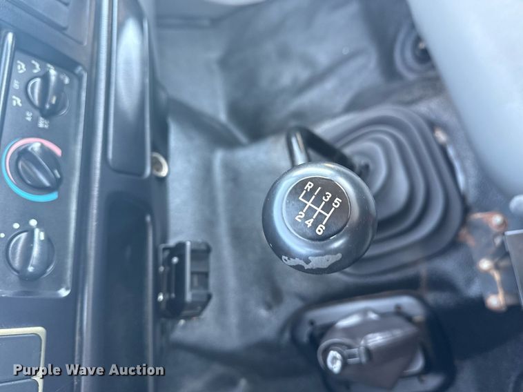 image for item EG6053 2005 Ford F750 Super Duty dump truck