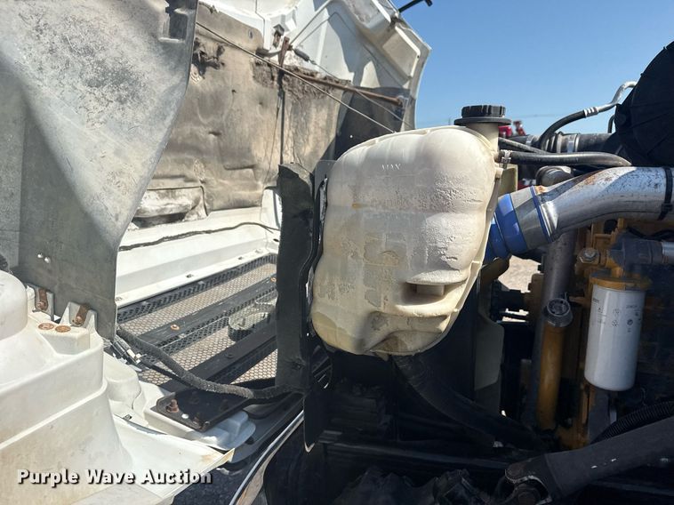 image for item EG6053 2005 Ford F750 Super Duty dump truck