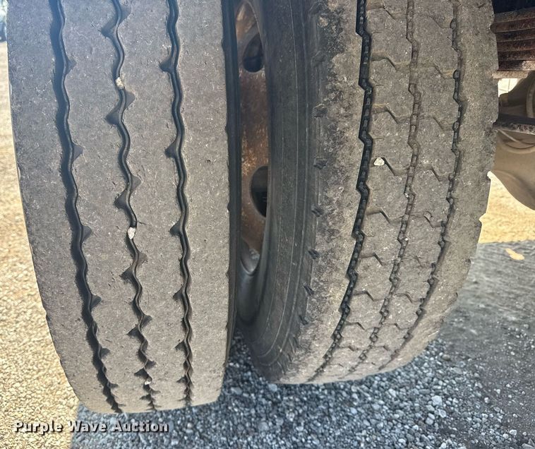 image for item EG6053 2005 Ford F750 Super Duty dump truck