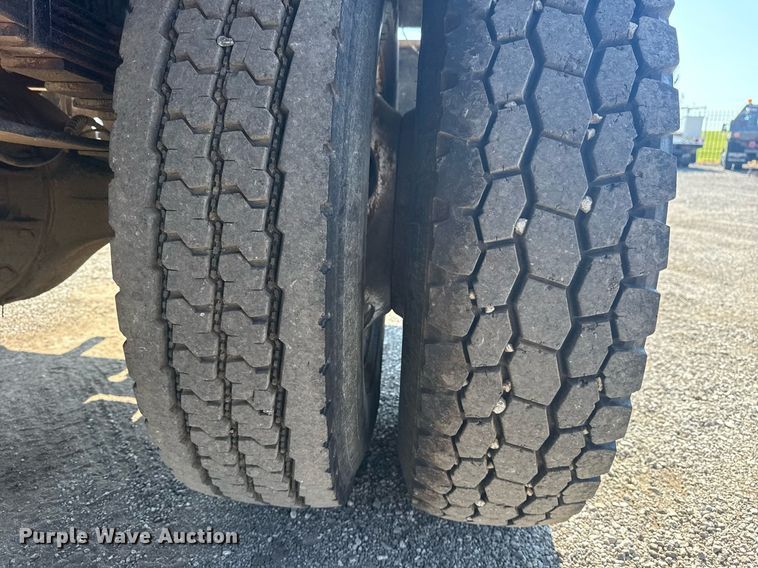 image for item EG6053 2005 Ford F750 Super Duty dump truck